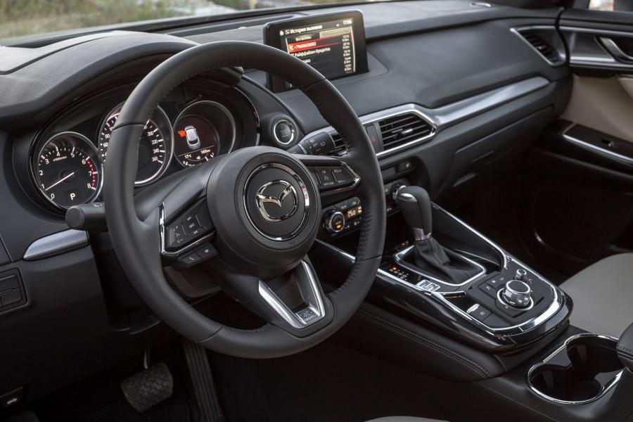 Интерьер Mazda CX-9 2017 года  (CIS) (фото 9 из 36)